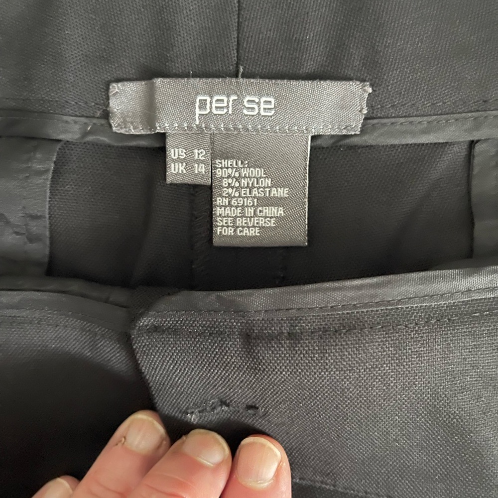 EUC! PER SE CUFFED BERMUDA SHORTS IN BLACK - LADIES SIZE 12 - Picture 3 of 4